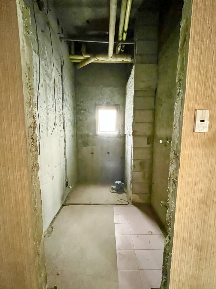 鉄筋コンクリートリノベーション　洗面室、トイレ解体状況